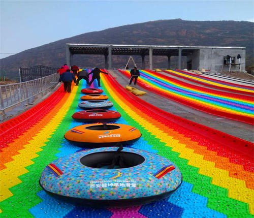 陕州彩虹滑草场